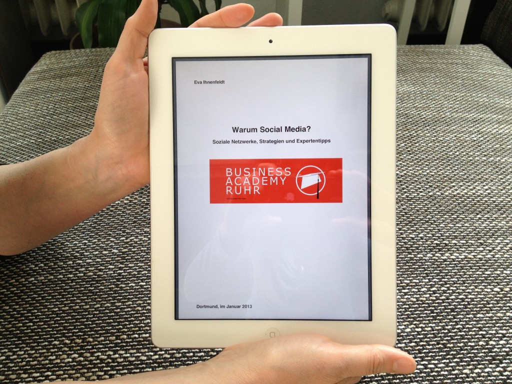 "Warum Social Media?" Das umfangreiche Lehrbuch als pdf, wenn Sie uns einen Kommentar mit einem Themenwunsch schreiben