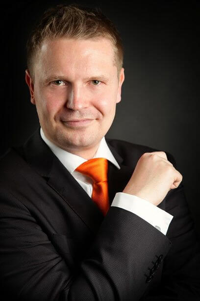 Sebastian Voss ist Senior Berater bei der Social Media Agentur synergie-effekt.net und Mitgründer der Personalvermittlung social media karriere