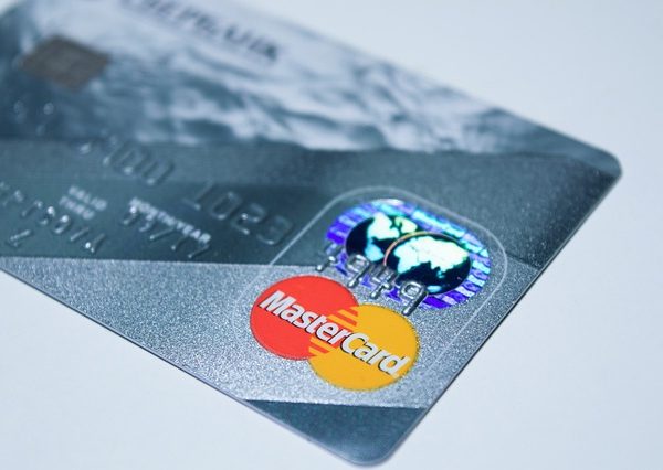 Smartes Finanzmanagement: Wie Sie die optimale Kreditkarte in der digitalen Shopping-Ära auswählen